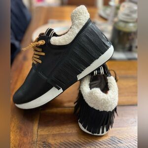 Women’s Shu Shop Fringed PEPA Sneaker size 8
